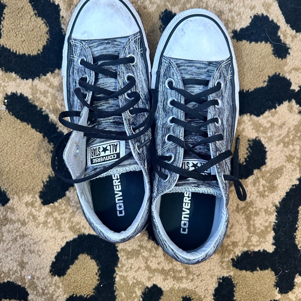 Converse Allstars sneakers size 9